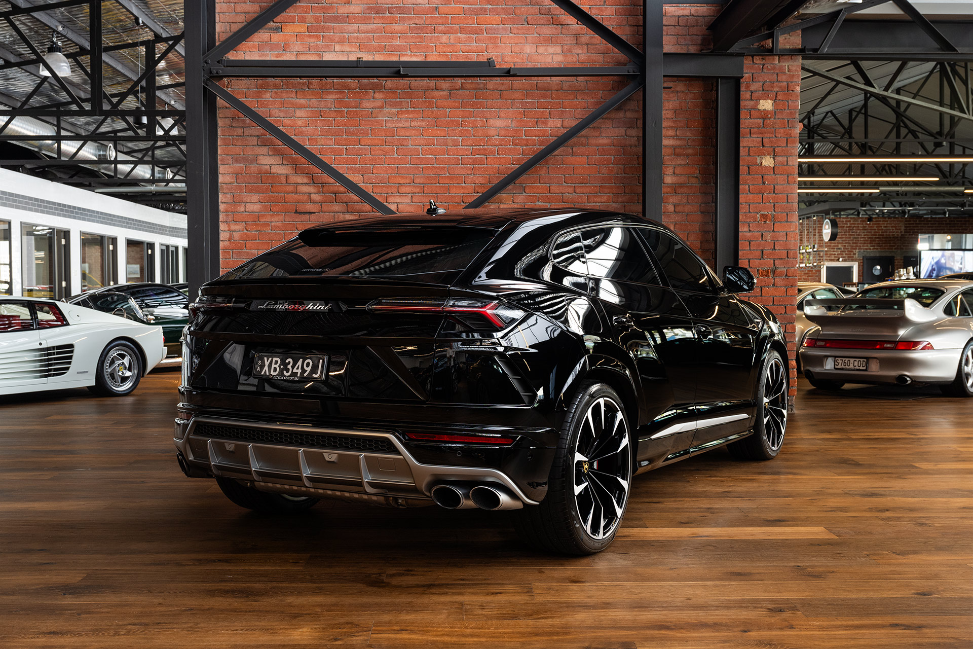 Lambo Urus Exterior Rear